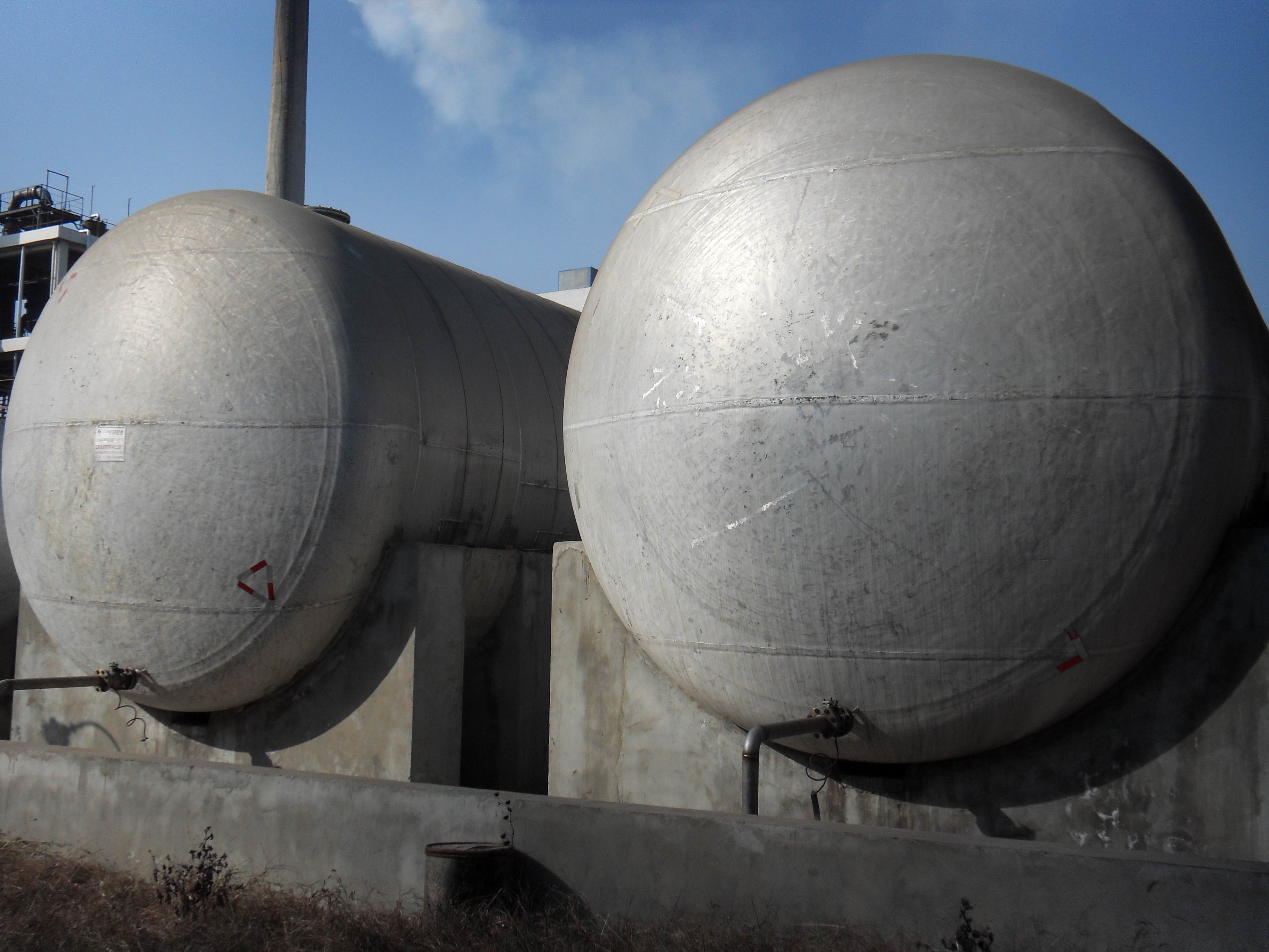 八(ba)一化工(gong)360立方硝(xiāo)酸儲罐(guan)